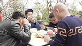 四川方言：老坎真逗，好吃现餸相，太会揩油了！
