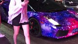 星空兰博基尼深夜逛酒吧，一旁的美女姐姐身价不一般