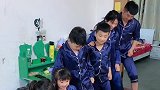 爸妈结婚十一年，生了双龙双凤四个娃，终于可以一起玩了