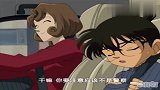 柯南告诉朋友有希子是他的阿姨，有希子的脸色变的很恐怖