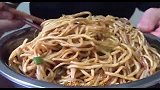 2斤甜水面13元，1斤拌菜12块，超小厨一人吃着3斤，过瘾了