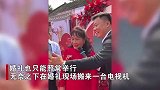 新娘婚礼前被隔离，无奈通过视频完成仪式，新郎表情令人心疼！