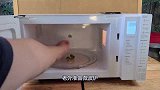 脑洞试验，老外把玻璃弹珠放进微波炉里加热，结果太意外了！