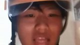 00后小伙假期送外卖赚取生活费