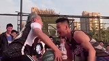颤抖吧后生们！球场老大爷高能打球瞬间 无解天勾+后仰秀翻全场