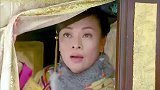 男子抢走翡翠屏风，不料被佟毓婉咬了一口，就把佟毓婉也带走了