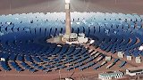 沙漠中的“超级工程”1.2万面镜子，20000吨熔盐，年发电量3.9亿度，这就是亚洲之最的“熔盐塔式发电站