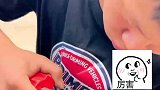 男子尝试用补胎打磨机