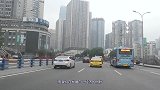 巴铁姑娘到重庆旅游，上车后懵了：你们竟管这叫公路？