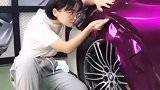 会玩车的女人，总能散发出迷人的气息