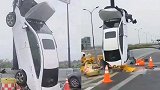 要上天？杭州高架一白色轿车垂直开上标志杆 车上下来3女子