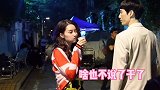 李沁在拍摄喝酒戏份时真的喝多了。来看看李沁喝多之后是什么样的。李沁喝醉太可爱了 温暖的抱抱