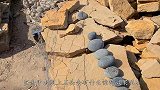 小哥野外捡到一个石头，将其进行雕刻一番，最后成品太炫酷了！