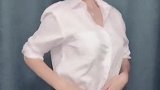 性感小姐姐穿小短裙很俏丽迷人