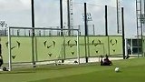 巴萨新援戈登加练射门 起脚抽射直奔死角