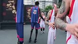 感觉这场篮球比赛没有悬念了！这身高差距太惊人