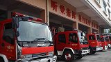 东莞一印刷厂发生火灾 现场黑烟滚滚火势冲天
