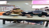 吃饭看到这样一幕，猪八戒这饭量够足，还偷吃别人丸子