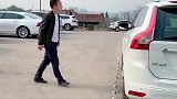 表妹驾照拿了五年，居然不会倒车入库，让我来这里教她！