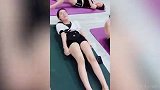 小姐姐瑜伽初体验！这么细的腿还需要锻炼？