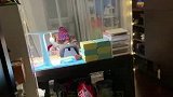 妈妈以为儿子在认真学习，没想到儿子用假人骗妈妈，吓死活人
