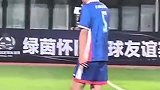 范志毅：脚上都看到我穿着短袜 但别人发给我一双红袜子我没穿