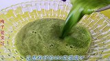 一把菠菜半碗红豆，一碗面，筷子一搅，锅里一倒，香甜暄软真好吃