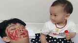 趁爸爸正在睡觉，3岁女儿的这一幕没谁了，醒来不打你才怪！