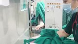 产房里刚出生的小宝宝，哭的声音真大。