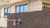 我家发财后盖房，邻居激动成这样