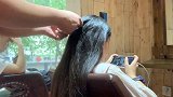 黑长直的头发这样扎，简单时尚又实用，美女好喜欢