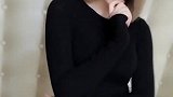小姐姐晚上在卧室穿一身黑色套装热舞，好性感的身材