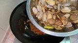 炒花甲的家常做法，步骤详细，鲜嫩入味下酒又下饭