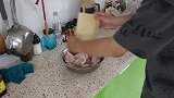 鸡翅怎么做软烂又嫩滑？小伙用电饭锅焖了一锅鸡翅，简单又好吃