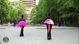 玲珑广场舞《九儿》，小红和丁香试跳，小红的动作更流畅优美了！