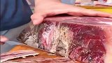 放了三年的农村老腊肉，可以生吃了，先削掉霉斑！