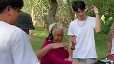 打碟的奶奶，超酷炫，嗨起来
