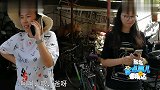 两个姑娘吹牛不打草稿,牛都吹上天了,看到最后笑喷了