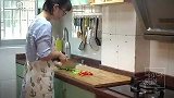 每逢佳节，我家就爱做这条鲈鱼，不蒸不红烧，肉香味美，太好吃了