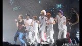 人红是非多！王一博14岁演唱会伴舞画面曝光黄发清瘦被质疑整容