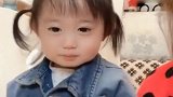 小萝莉吃点心，好可爱，妈妈说真有节奏