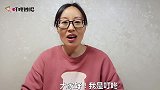 不穿的T恤这样改！袖窝下方斜剪一刀，底边缝一圈，居家穿真舒服