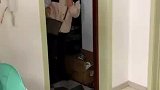 女子生日，老公准备一冰箱鲜花