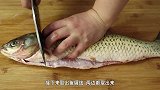 我家草鱼从不红烧，加1个鸡蛋，不用一滴水，好吃到连汁都不剩