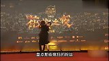 盘点那些极端粉丝：薛之谦现场被强吻，迪丽热巴直播时被粉丝求婚
