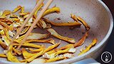 柚子皮不要扔，把它和食盐拌一起，没想到还可以这么用，涨知识了