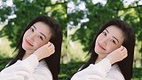景甜长发披肩温柔恬静，携狗狗祝大家节日快乐，很有女神范