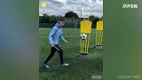 小哥神级任意球操作 直说吧录了多少遍?