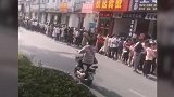 南阳一学校要求在指定书店买书：家长排近百米长队 官方：调查中