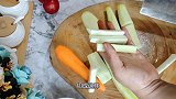 丝瓜炒木耳，不要直接下锅炒，用这个小窍门，丝瓜碧绿不发黑